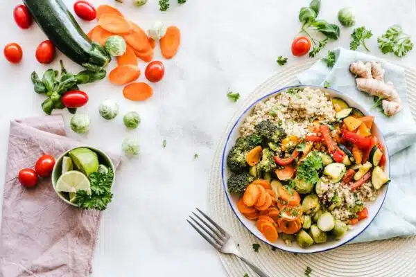 Maîtriser ses envies alimentaires : les clés pour gérer la faim et les fringales