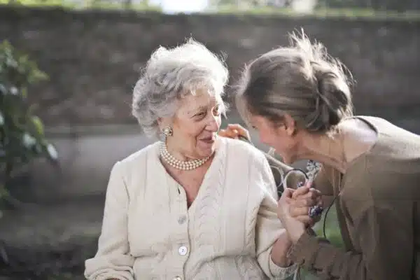Prévenir les problèmes de santé courants chez les seniors : conseils essentiels à connaître