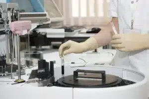 Dernières avancées dans le traitement du cancer : les découvertes qui révolutionnent la lutte contre la maladie