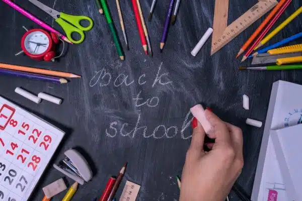 Préparer la rentrée scolaire de son enfant : conseils essentiels à suivre
