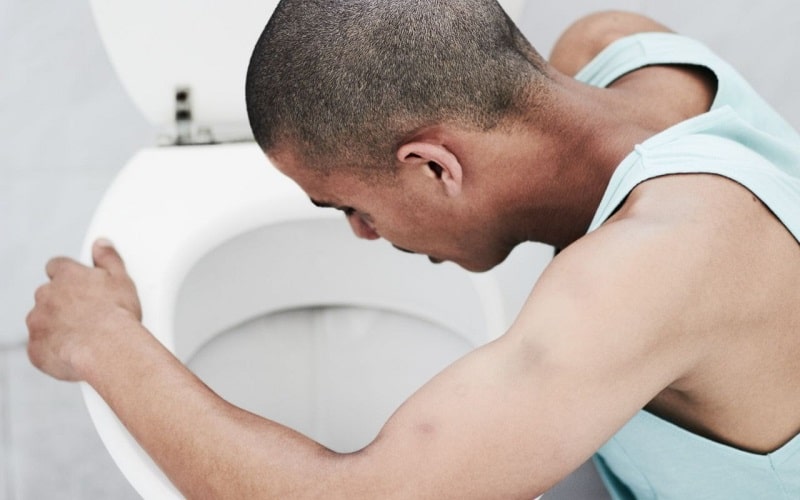 Comprendre et gérer l'induction du vomissement : méthodes et conséquences