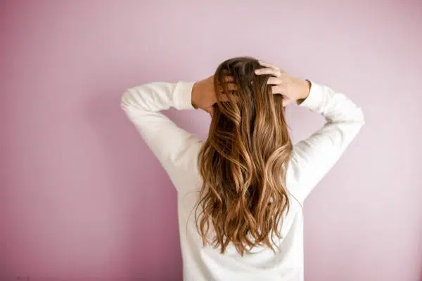 Pourquoi rincer ses cheveux avec du vinaigre ?