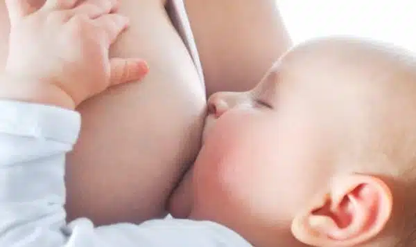 Les bénéfices du lait maternel pour la santé de la maman et du bébé