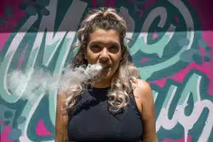 Les cigarettes jetables, la nouvelle arme des dinner lady !