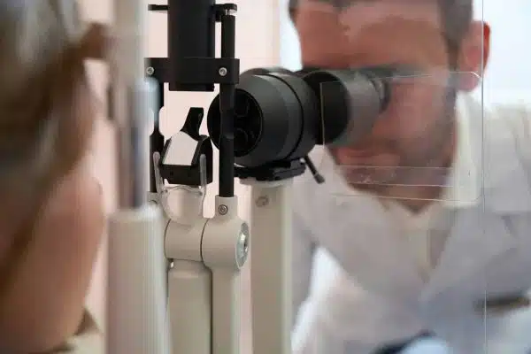 Santé oculaire : Pourquoi se rendre chez un centre ophtalmologiste à Paris ?