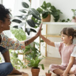 Rentrer en France avec des enfants : ce qu'il faut savoir avant d'embaucher une nounou à domicile